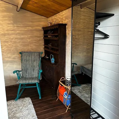 Hede Suvemajad/summer Παρνού